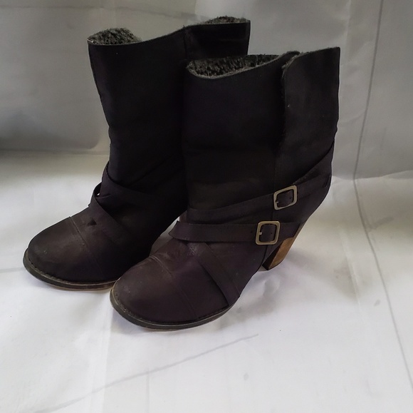 - Black boots by Chinese Laundry - Picture 4 of 6
